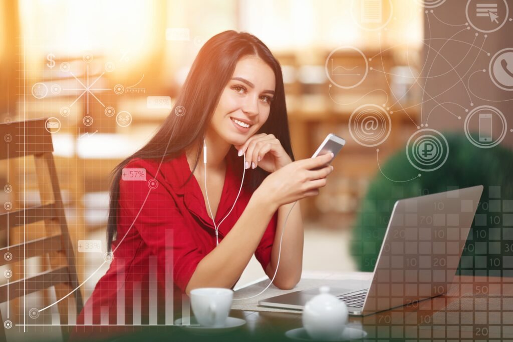 smiling-woman-with-smartphone(1)